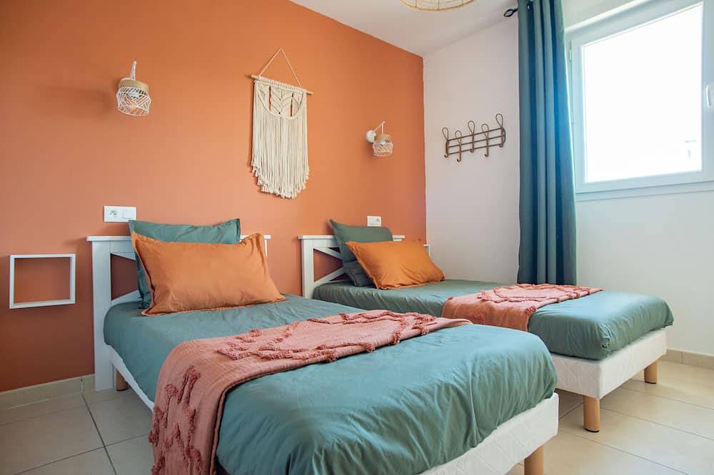 Air-conditioned house, heated pool, near Lozari beach in Losari, Belgodère