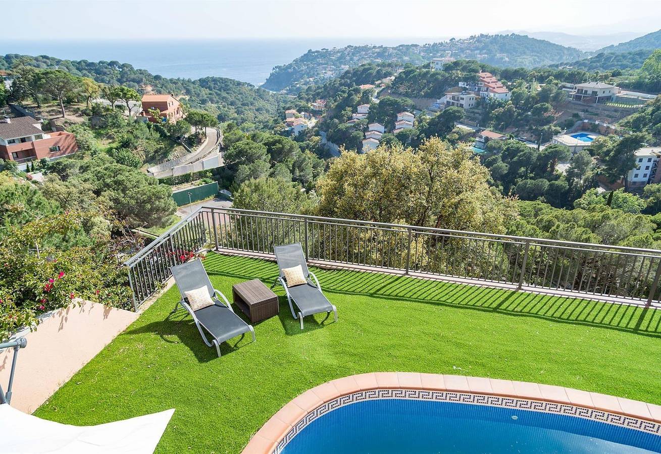 Villa Marina met Uitzicht op Zee, Zwembad & Wi-Fi in Canyelles, Lloret de Mar