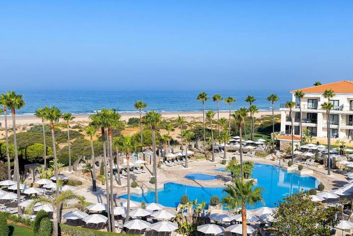 Hôtel pour 3 personnes, avec Balcon et Jacuzzi ainsi que Terrasse et Jardin dans Novo Sancti Petri