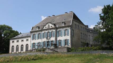 Cottage pour 36 personnes, avec terrasse ainsi que jardin et sauna à Marchin