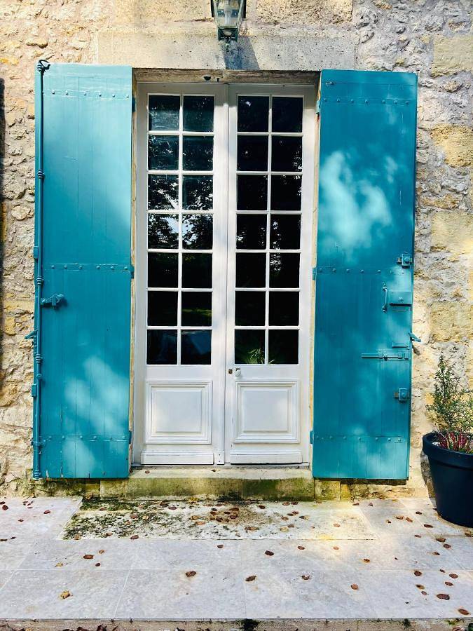 Gîte pour 3 personnes, avec terrasse et vue à Tizac-de-Curton - 2