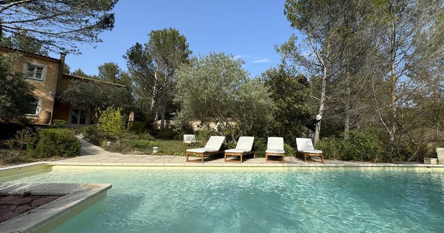 Villa pour 8 personnes, avec jardin ainsi que balcon et piscine
