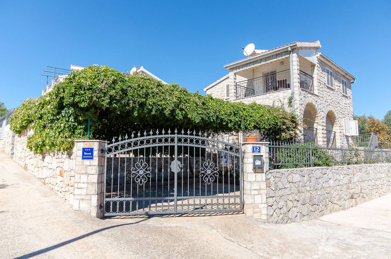 Cijeli apartman, Apartment Jakov in Šolta (Splitska Dalmacija), Rogac