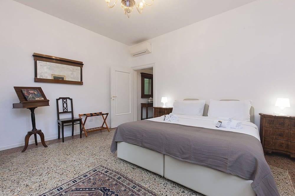 Entire apartment, Santa Marta Suite, Cozy 1 Br Apartment By Halldis in Venice, Laguna di Venezia