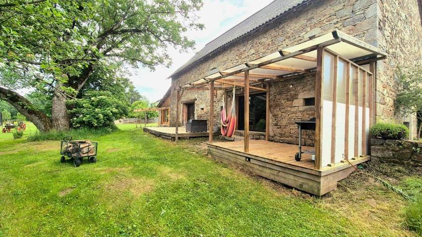 Maison de campagne pour 3 personnes, avec Terrasse ainsi que Jardin et Vue à Giat