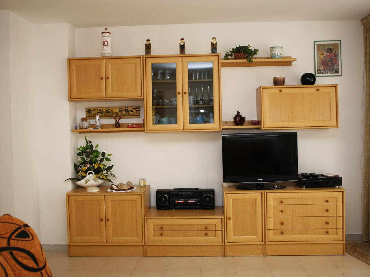 Entire apartment, 3-Bedroom Apartment with Communal Pools and Parking in Torredembarra, Costa Dorada