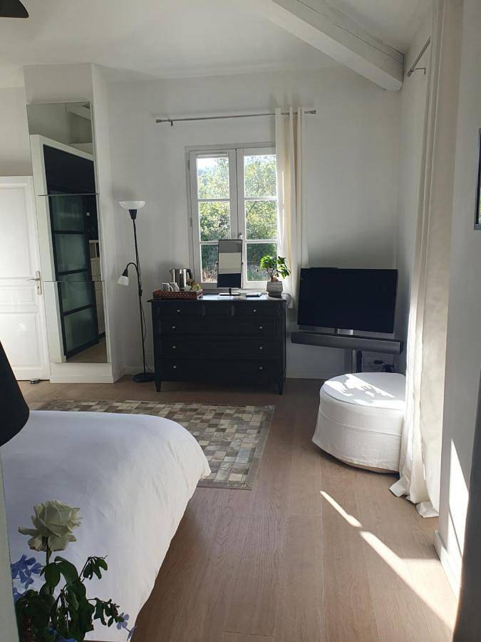 Chambre d’hôte pour 2 personnes, avec vue et jardin ainsi que piscine et terrasse à Aix-en-Provence - 4