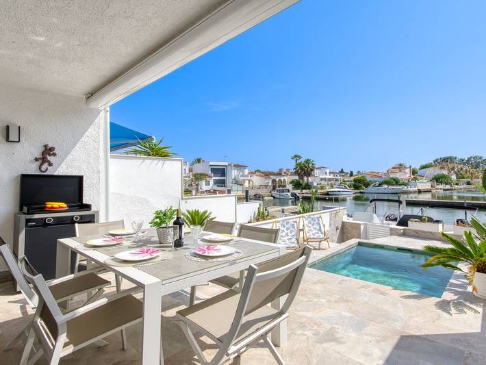 Ferienhaus für 8 Personen, mit Garten und Pool sowie Terrasse - 1