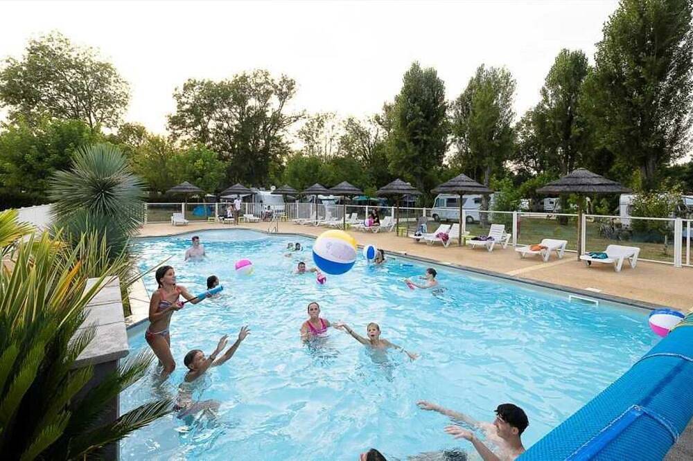 Camping 3 étoiles - Piscine  - ccba0ai in Montpon-Ménestérol, Périgord Blanc