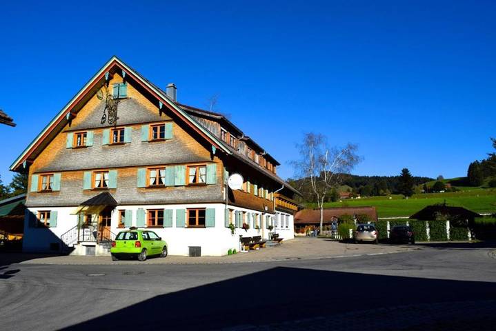 Ferienwohnung für 8 Personen, mit Balkon und Terrasse sowie Garten und Ausblick in Stiefenhofen - 3