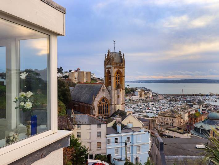 Cottage for 8 people, with garden, with pets in Torquay