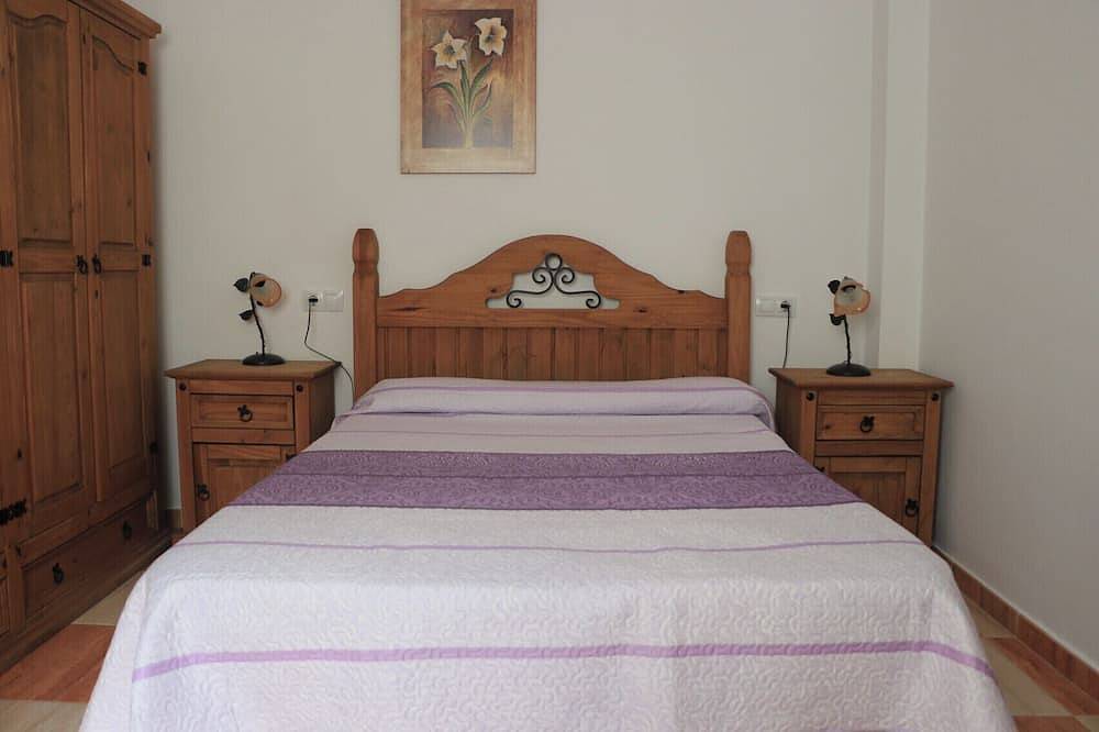 Entire apartment, Two bedroom apartment close to amenities in Conil de la Frontera, Costa de la Luz