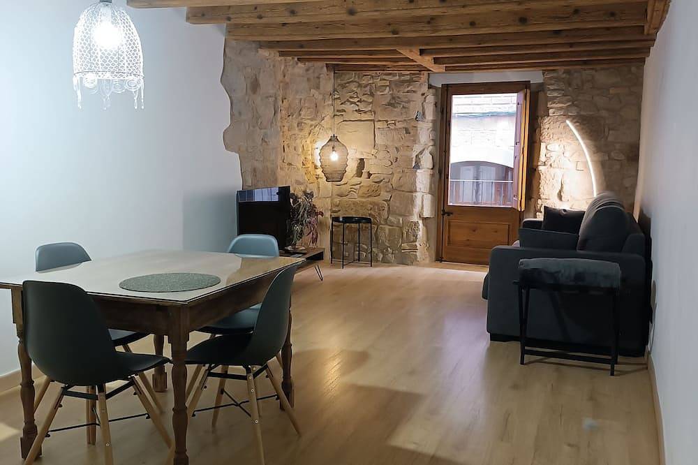 Apartamento entero, Apartamento Centrico Solsona\nca la Francisqueta. La Tina i el Deso in Solsona, Provincia de Lleida