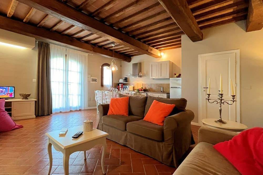 Appartamento intero, Borgo del Silenzio -  Papavero two-bedroom apartment with private terrace in Lajatico, Pisa e dintorni
