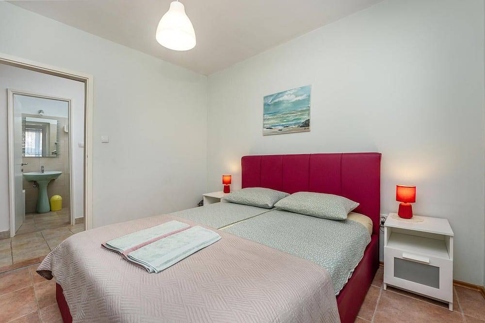 Apartamento entero, Hermoso apartamento de 2 habitaciones en. in Pakostane, Region de Zadar