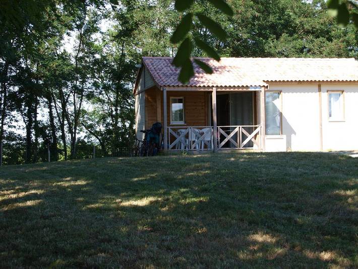 Gîte pour 4 personnes, avec piscine ainsi que terrasse et jardin, animaux acceptés à Orist