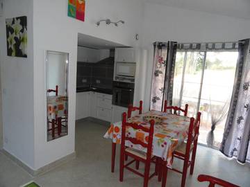 Gîte pour 4 personnes, avec vue ainsi que terrasse et piscine dans Port de Taverna