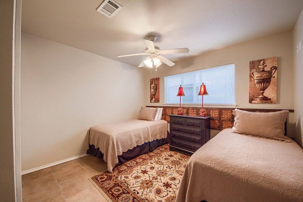 Ganze Wohnung, 2 Pools, 4 Hot tubs on the Guadalupe River! Walk to Schlitterbahn! in New Braunfels, Comal County