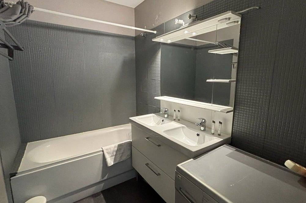 Entire apartment, Apartment  Bordeaux Mérignac with Parking in Mérignac, Bordeaux region