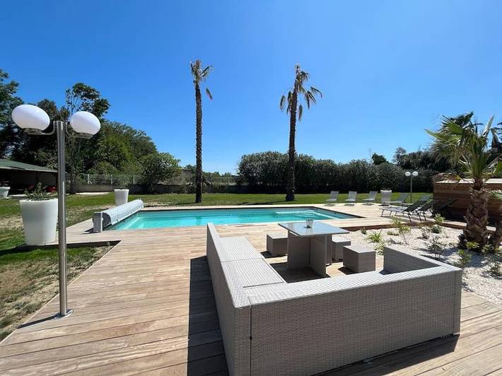 Villa pour 12 personnes, avec Balcon et Terrasse ainsi que Jardin et Piscine à Perpignan