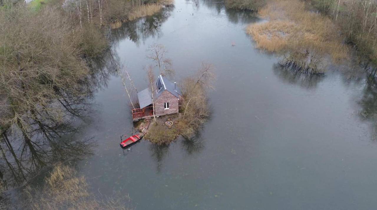 Cabane atypique sur une Île in Sury-aux-Bois, Région d'Orléans