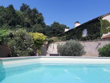 Gîte pour 5 personnes, avec piscine à Festalemps