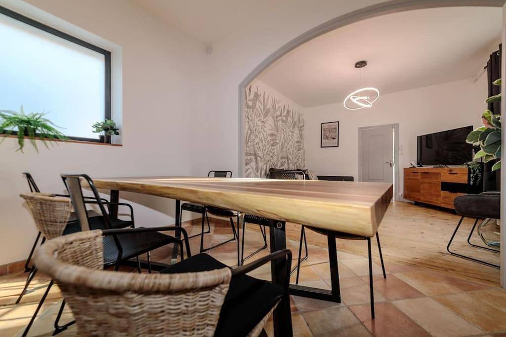 Ville Et Volcans - Maison 9 couchages avec garage et extérieur in Clermont-Ferrand, Parc naturel régional des Volcans d'Auvergne