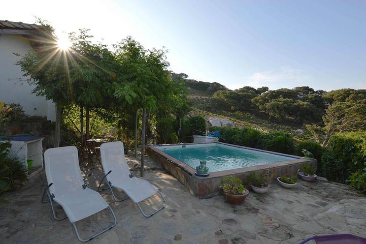 Gîte pour 3 personnes, avec terrasse et piscine