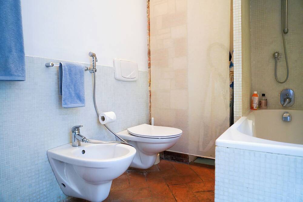Two Cozy Cottages with Lake and Castle Views in Bracciano, Lac de Bracciano