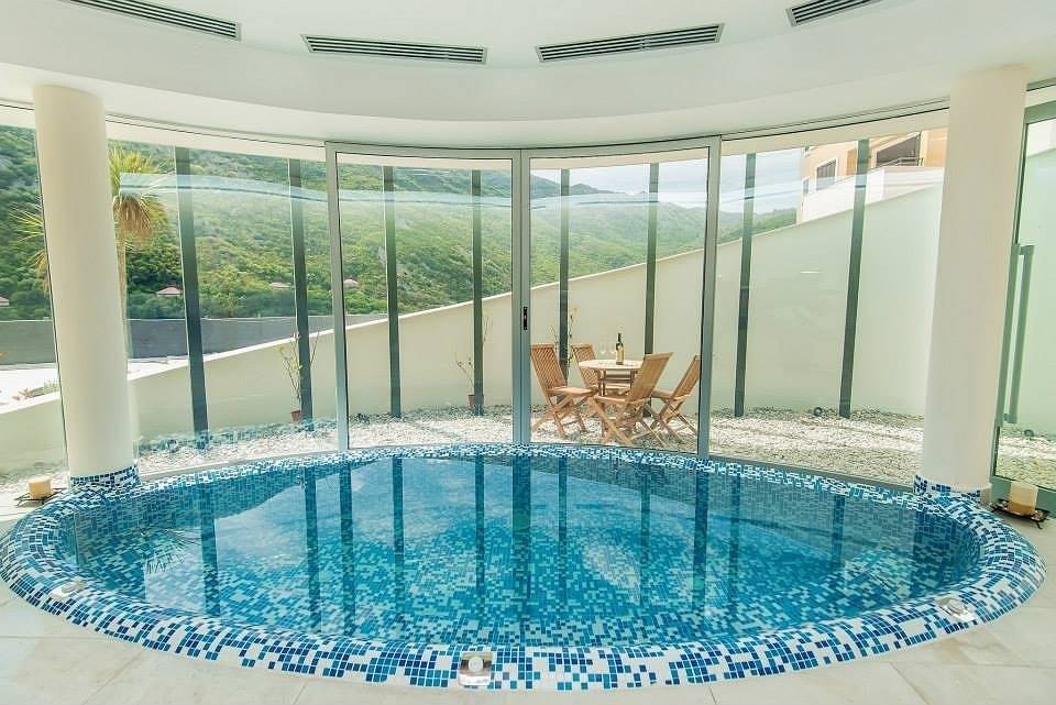 Appartement de vacances entier, Appartement de vacances pour 4 personnes avec balcon in Donji Morinj, Bay of Kotor
