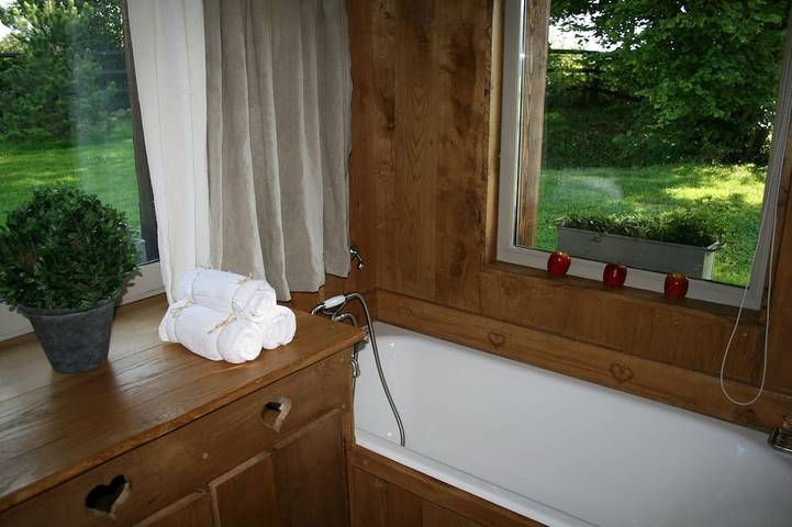 Location de vacances pour 4 personnes, avec jardin et jacuzzi, animaux acceptés dans Valorbiquet - 4