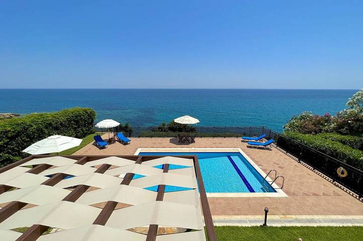 Villa pour 6 personnes, avec Balcon et Terrasse ainsi que Jardin et Piscine dans Skala