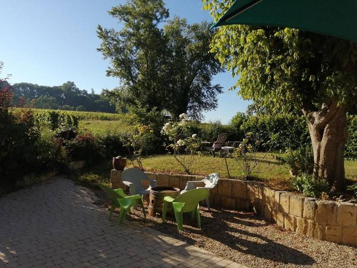 Location de vacances pour 4 personnes, avec Terrasse ainsi que Jardin et Vue à Saint-Laurent-des-Combes