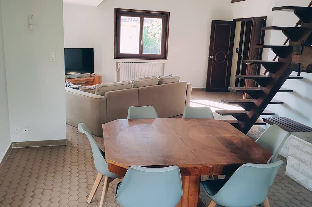 Large and pleasant 150M2 house near Lyon in Saint-Romain-de-Jalionas, La Tour-du-Pin und Umgebung