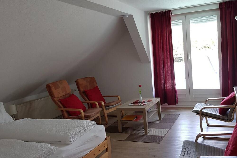Ganze Wohnung, Apartment 'Wolf' mit privater Terrasse, Gemeinschaftsgarten und Wlan in Neuruppin, Ruppiner Seenland