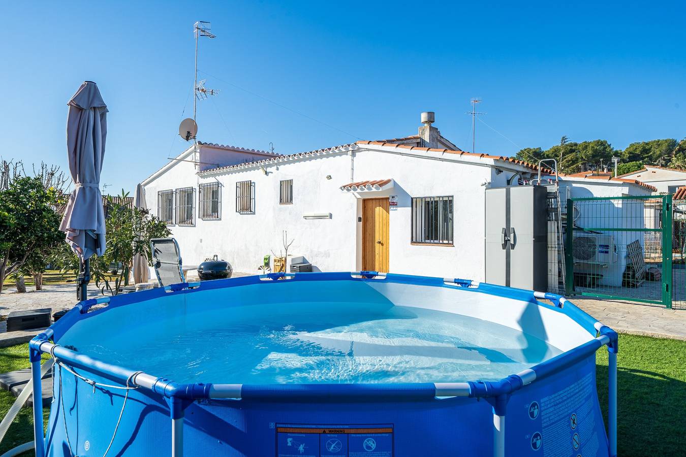 Appartement entier, Appartement "Escapade Citadine en Plein Air" avec piscine privée, jardin et Wi-Fi in Calafell, Costa Dorada