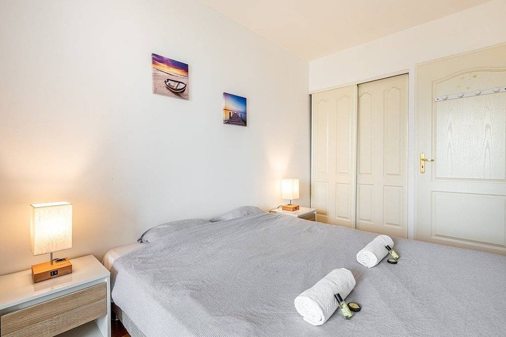 Entire apartment, Guestready - A Spacious apt near Eiffel Tower in Courbevoie, Hauts-de-Seine