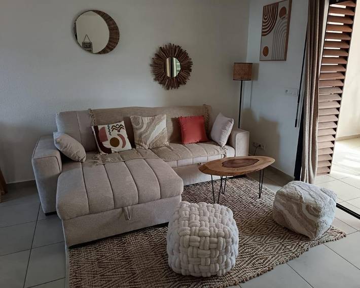 Gîte pour 3 personnes, avec piscine et jardin dans Plage de Montabo