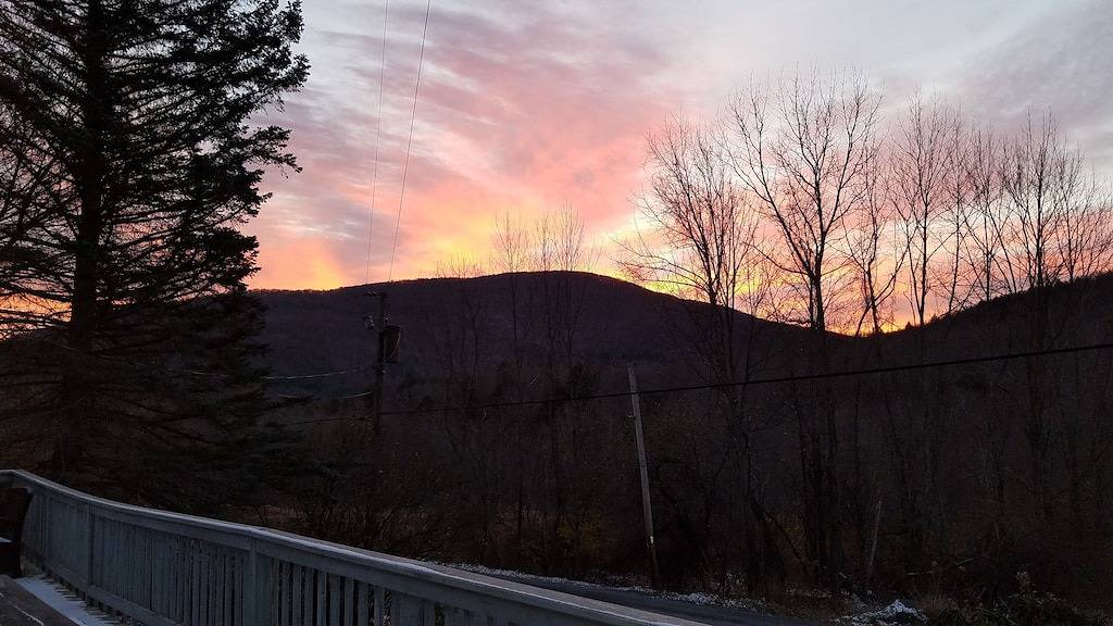 Catskill Mountain Retreat --- Großartige Lage, sehr privat, Hugh Deck, Whirlpool in Catskill Mountains