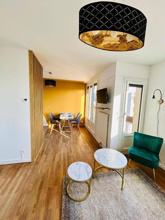 Appartement entier, Appartement Bellevue - T2 vue montagne - calme - parking gratuit - 4 personnes in Meylan, Isère
