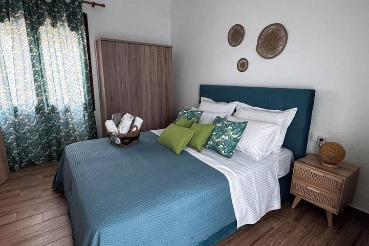 Location de vacances pour 8 personnes, avec jacuzzi ainsi que balcon et jardin dans Carystos - 2