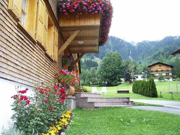 Ferienwohnung für 6 Personen, mit Garten und Ausblick, kinderfreundlich in Schoppernau - 2