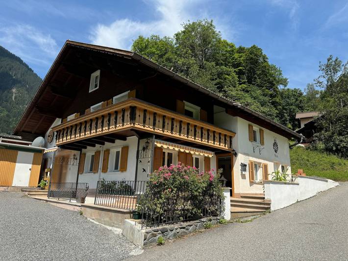 Ferienwohnung für 5 Personen, mit Balkon und Whirlpool in Sankt Gallenkirch