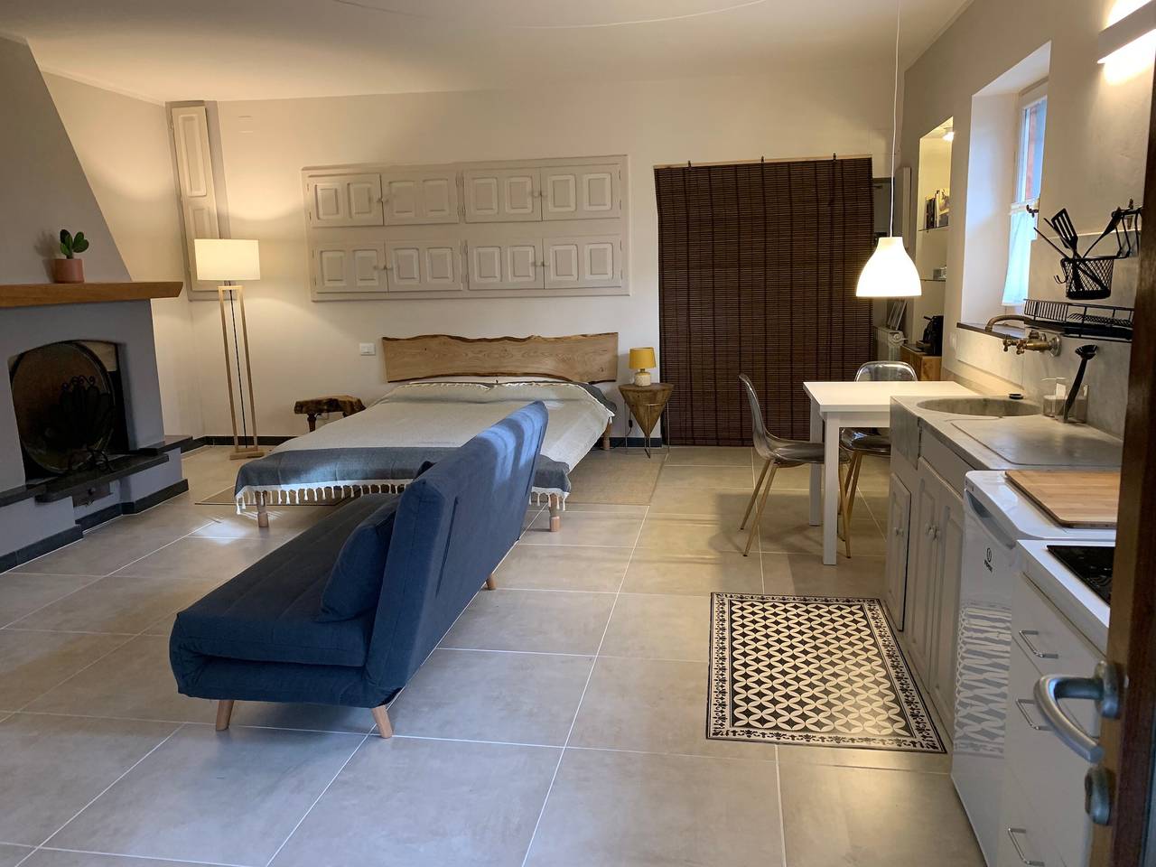 Ganze Wohnung, Apartment 'Gipsy Rose - Blue Rose' mit Bergblick, Gemeinschaftsgarten und Wlan in Sarzana, Naturpark Montemarcello-Magra-Vara