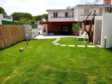 Gîte pour 4 personnes, avec jardin et vue, adapté aux familles dans San Giovanni Sardinia
