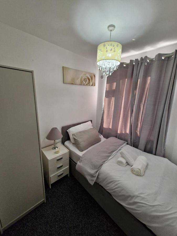 Three-Bedroom Home in Coventry, Birmingham Area