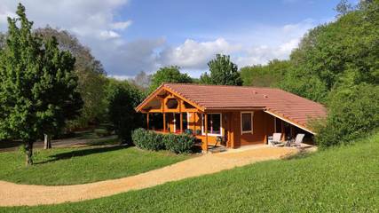 Maison de campagne pour 5 personnes, avec piscine ainsi que vue et jardin à Mauroux