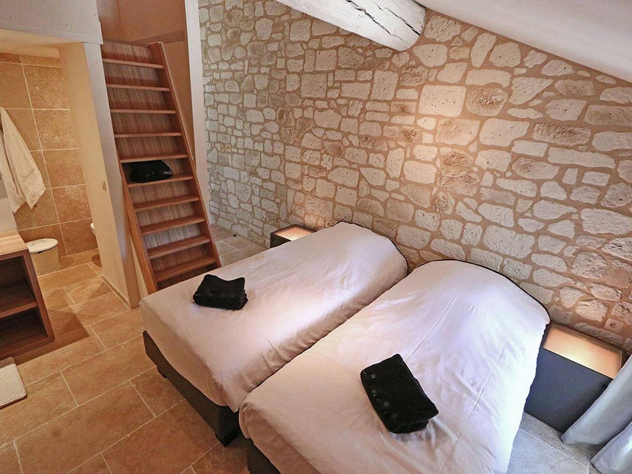 Appartement entier, Charming Apartment in Villesèque-des-Corbières with Jacuzzi in Villesèque-des-Corbières, Côte méditerranéenne (France)