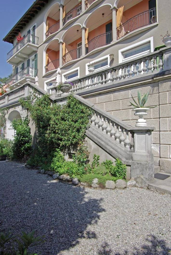 B&B, mit Balkon und Terrasse sowie Garten und Ausblick in Locarno