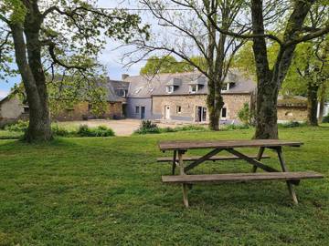 Gîte pour 4 personnes, avec jardin à Guilliers